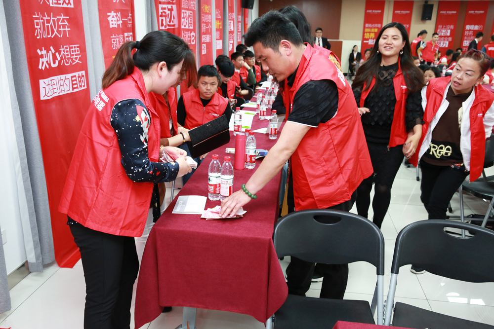 2018科恩火炬計劃暨科恩全國優(yōu)秀經(jīng)銷(xiāo)商聯(lián)動(dòng)大會(huì )