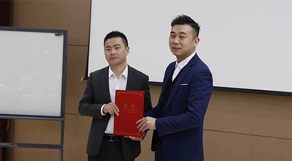 頭條！總經(jīng)理親自頒發(fā)聘書(shū)，科恩電器商學(xué)院迎來(lái)新校長(cháng)！