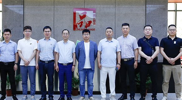 京東廚電總經(jīng)理及北京嵊州商會(huì )會(huì )長(cháng)一行蒞臨科恩集成灶總部考察